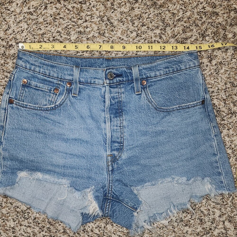 Levi’s 501 Medium Wash Mid-Rise Distressed Cut-Off Denim Shorts  W29 (#2) - Picture 4 of 11